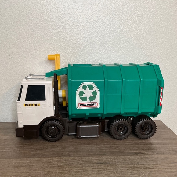 15" Large Dump Truck Garbage Toy w/Realistic Sound Recycling Trash Matchbox - Picture 3 of 6